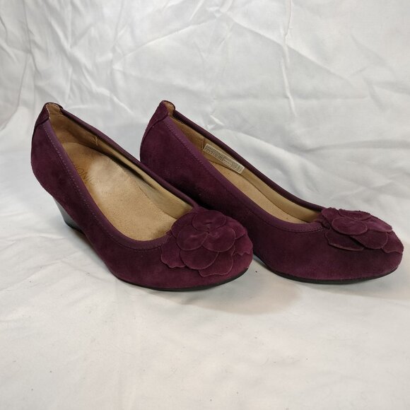 VIONIC Purple Suede Wedges with Flower Embellishment - Picture 5 of 8
